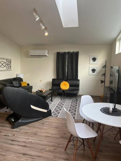 Paradise Oasis Near Lake *Full Body Massage Chair* Longview Exterior photo